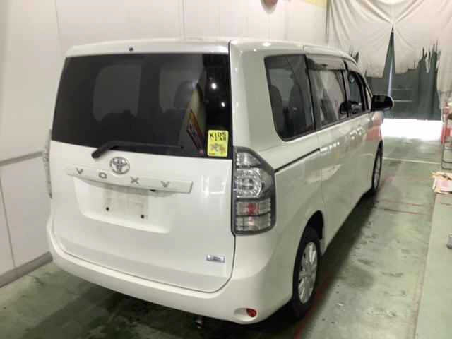 TOYOTA VOXY 2010