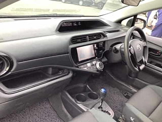 TOYOTA AQUA 2016