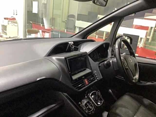 TOYOTA VOXY 2018