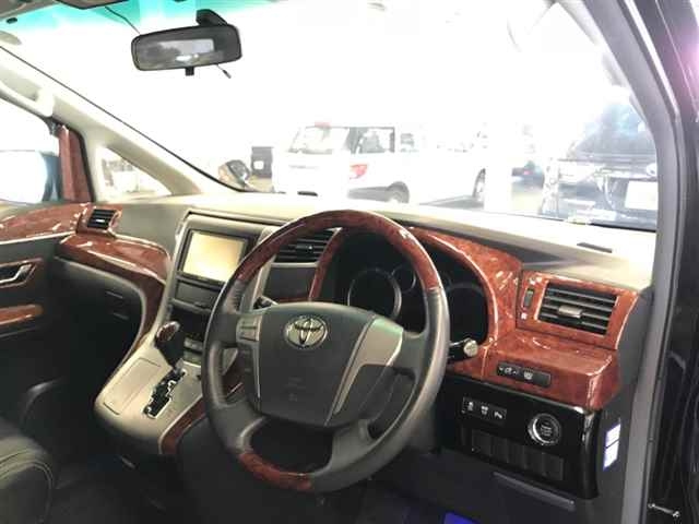 TOYOTA VELLFIRE 2011