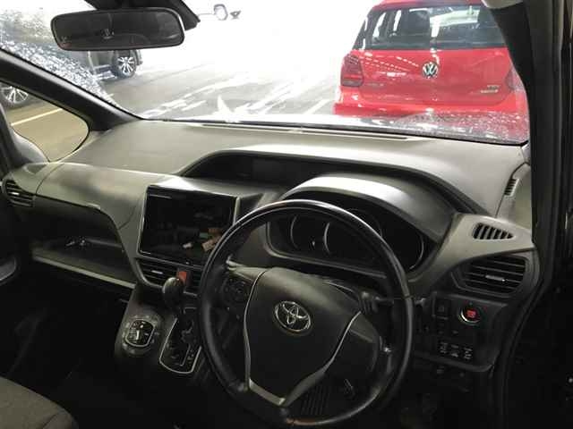 TOYOTA NOAH 2017
