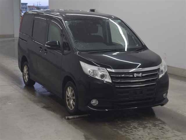 TOYOTA NOAH 2017