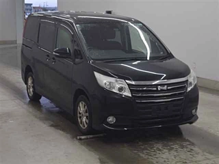 TOYOTA NOAH 2017