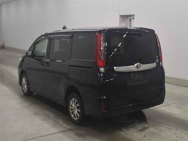 TOYOTA NOAH 2017