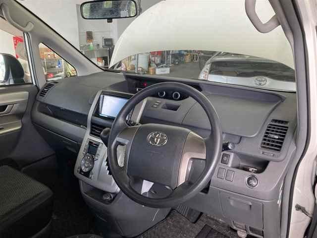 TOYOTA NOAH 2008
