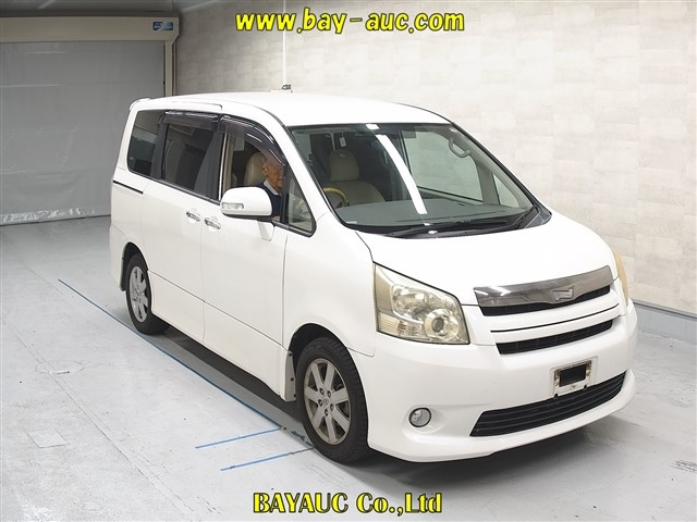 TOYOTA NOAH 2008