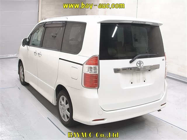 TOYOTA NOAH 2008
