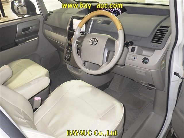 TOYOTA NOAH 2008