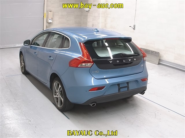 VOLVO V40 2015