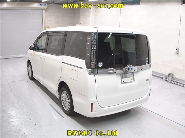 TOYOTA VOXY 2014