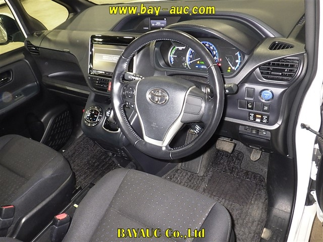 TOYOTA VOXY 2014