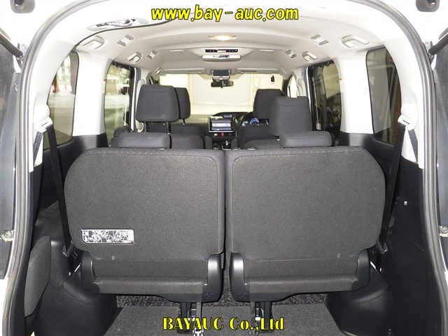 TOYOTA VOXY 2014