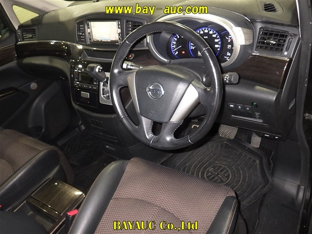 NISSAN ELGRAND 2010