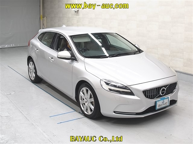 VOLVO V40 2017