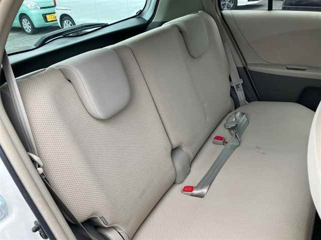 TOYOTA VITZ 2010