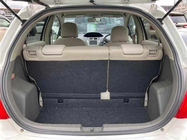 TOYOTA VITZ 2010