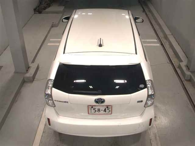 TOYOTA PRIUS ALPHA 2012