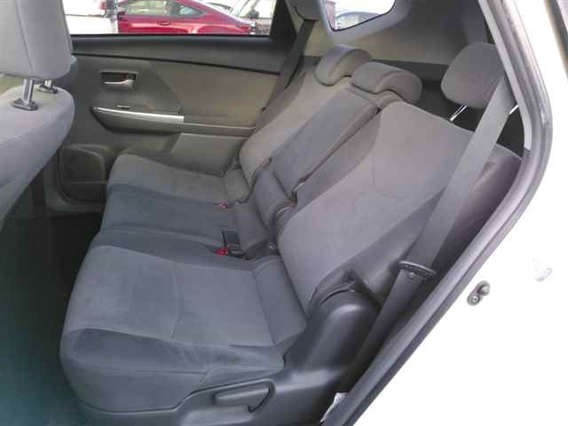 TOYOTA PRIUS ALPHA 2012