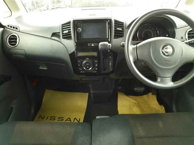 NISSAN ROOX 2011