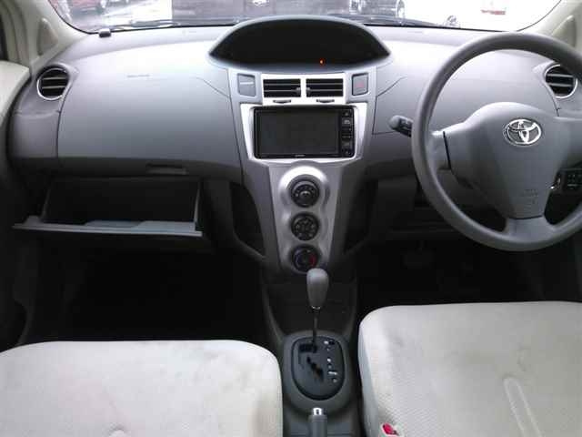 TOYOTA VITZ 2011