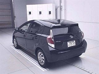 TOYOTA AQUA 2015