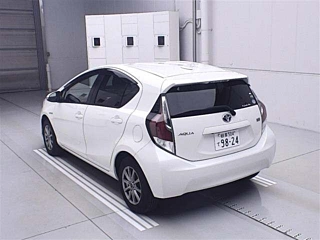 TOYOTA AQUA 2015