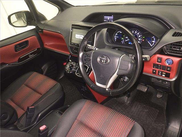 TOYOTA VOXY 2017