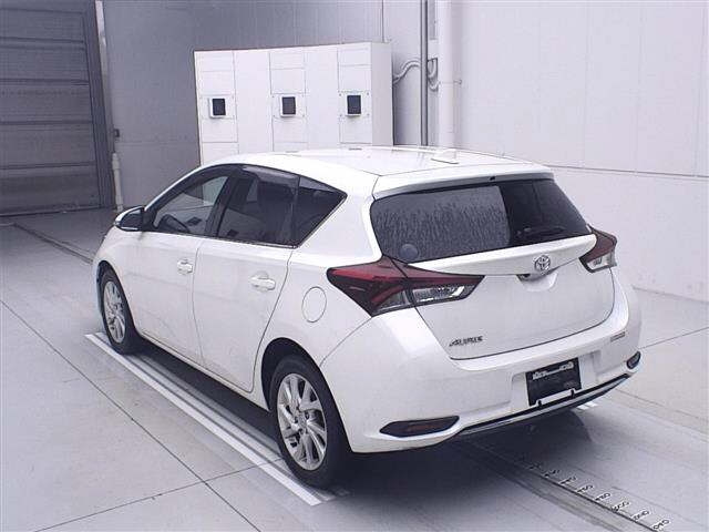TOYOTA AURIS 2016
