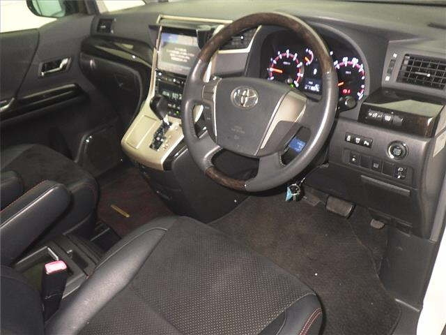 TOYOTA VELLFIRE 2013