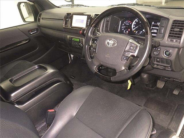 TOYOTA HIACE VAN 2020