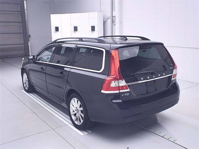 VOLVO V70 2015