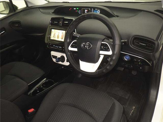 TOYOTA PRIUS 2018
