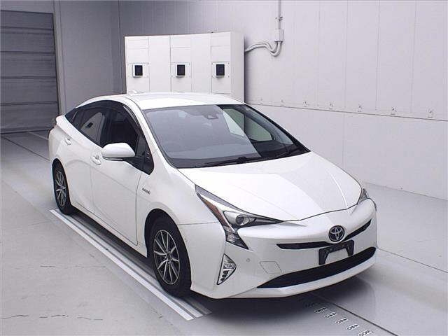 TOYOTA PRIUS 2018