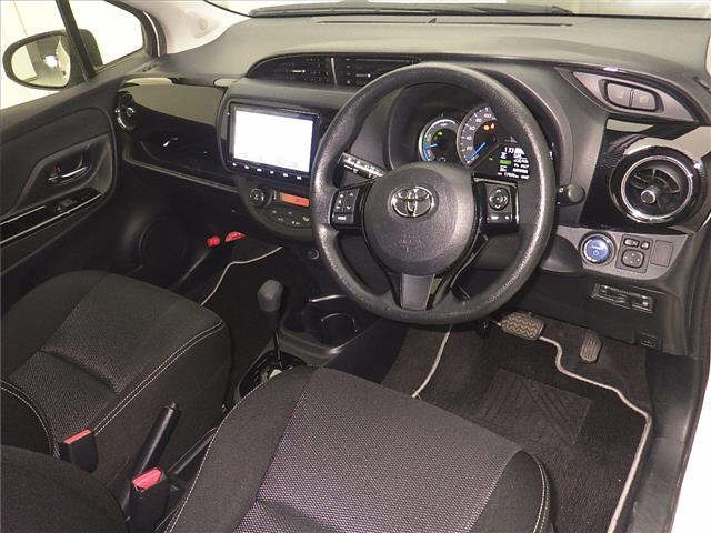 TOYOTA VITZ 2019