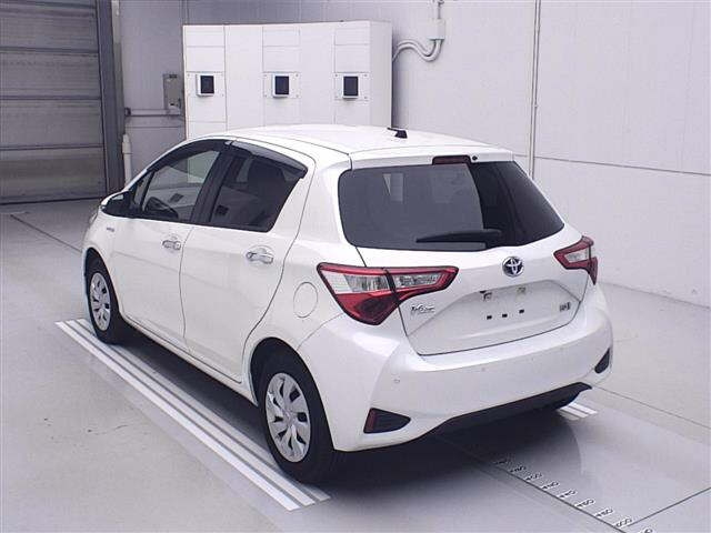 TOYOTA VITZ 2019