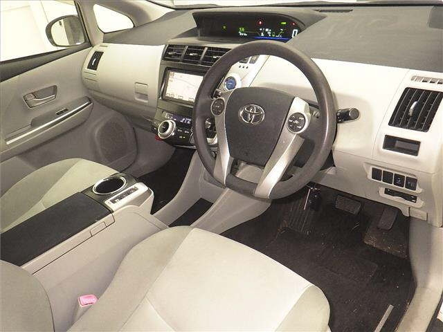 TOYOTA PRIUS ALPHA 2012