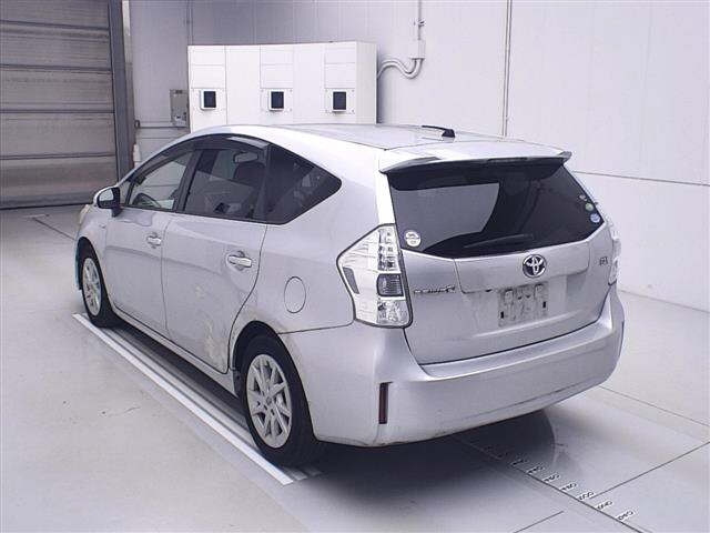 TOYOTA PRIUS ALPHA 2012