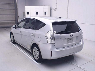 TOYOTA PRIUS ALPHA 2012