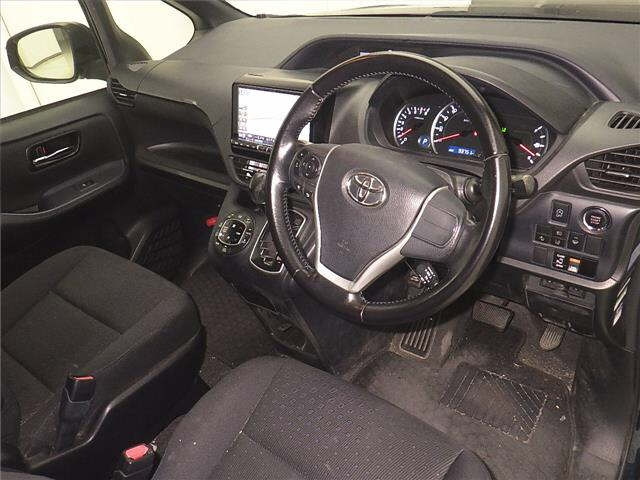 TOYOTA VOXY 2016