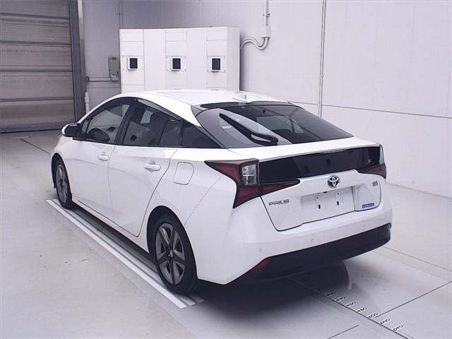 TOYOTA PRIUS 2021