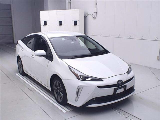 TOYOTA PRIUS 2021