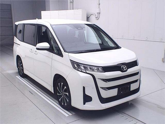 TOYOTA NOAH 2024