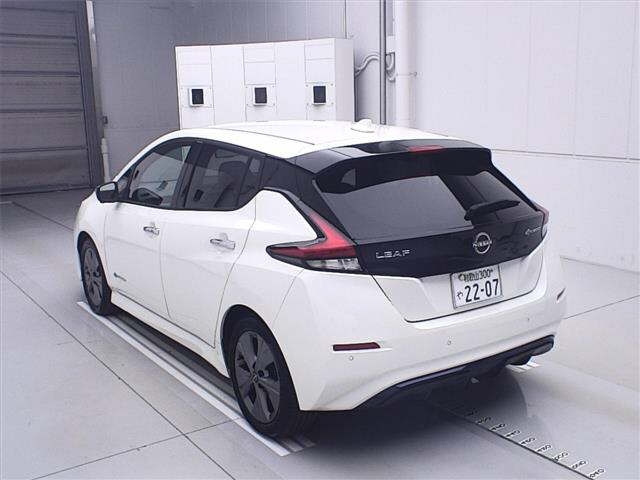 NISSAN LEAF 2022
