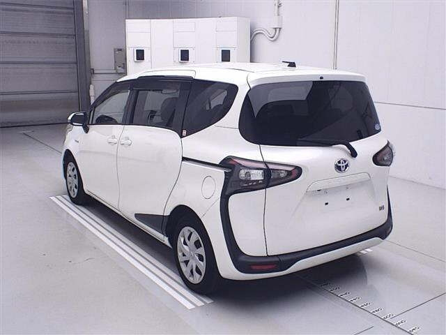 TOYOTA SIENTA 2017