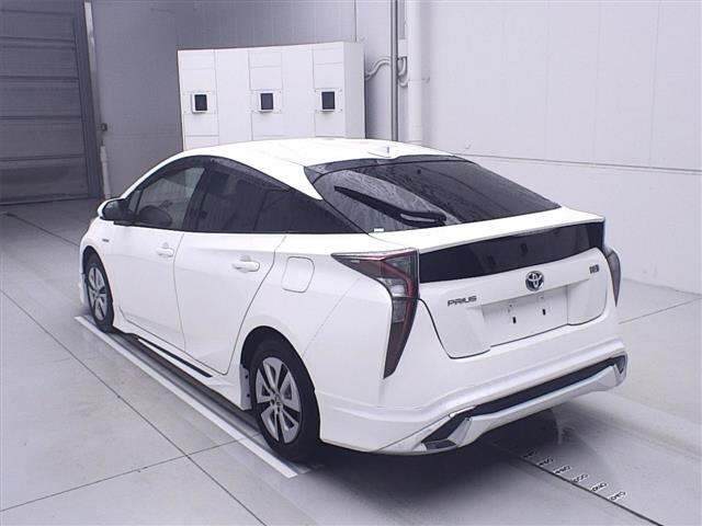TOYOTA PRIUS 2017