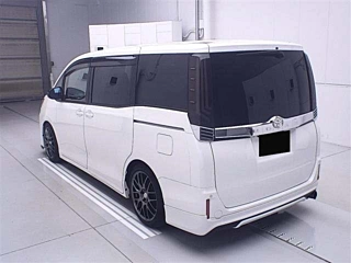 TOYOTA NOAH 2018