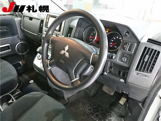 MITSUBISHI DELICA D5 2013