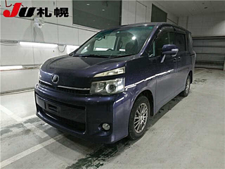 TOYOTA VOXY 2011