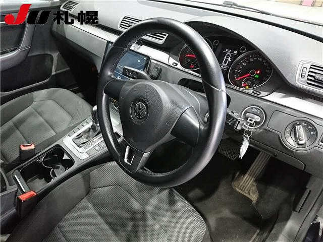 VOLKSWAGEN PASSAT VARIANT 2012