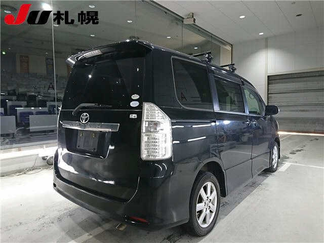 TOYOTA NOAH 2008